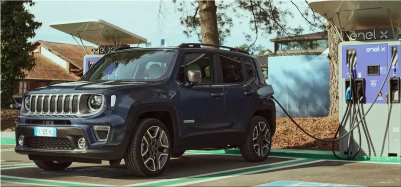 Jeep Renegade 4xe takes on a new role as a police cruiser in Rome ...